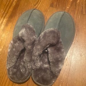 Like new grey faux fur slippers